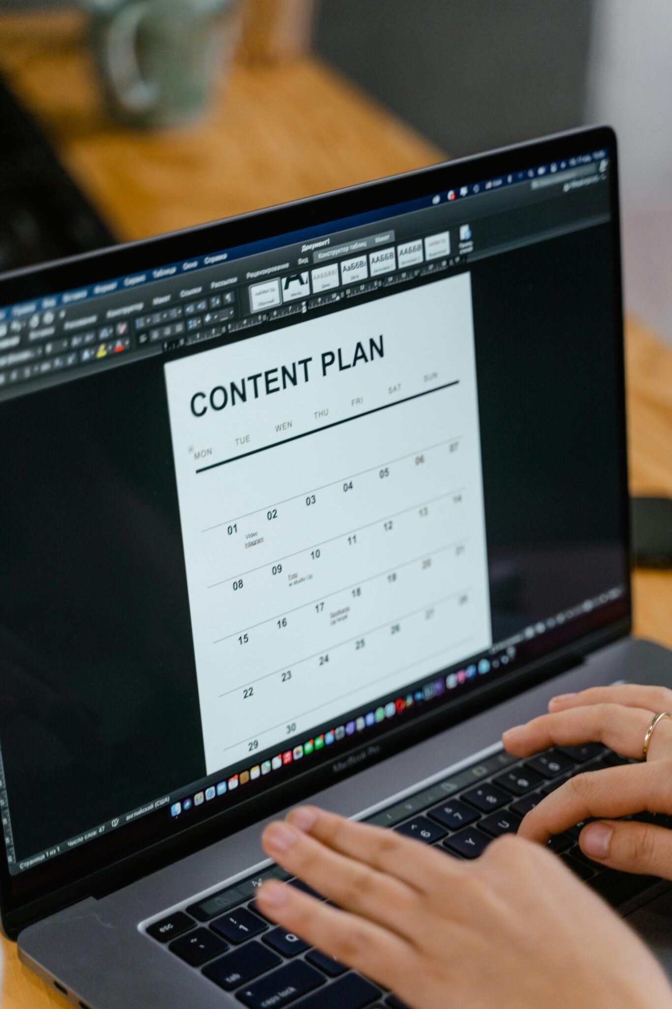 meta ads specialist creating content plan