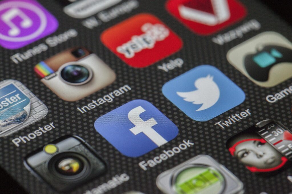 seo expert in kerala managing social media